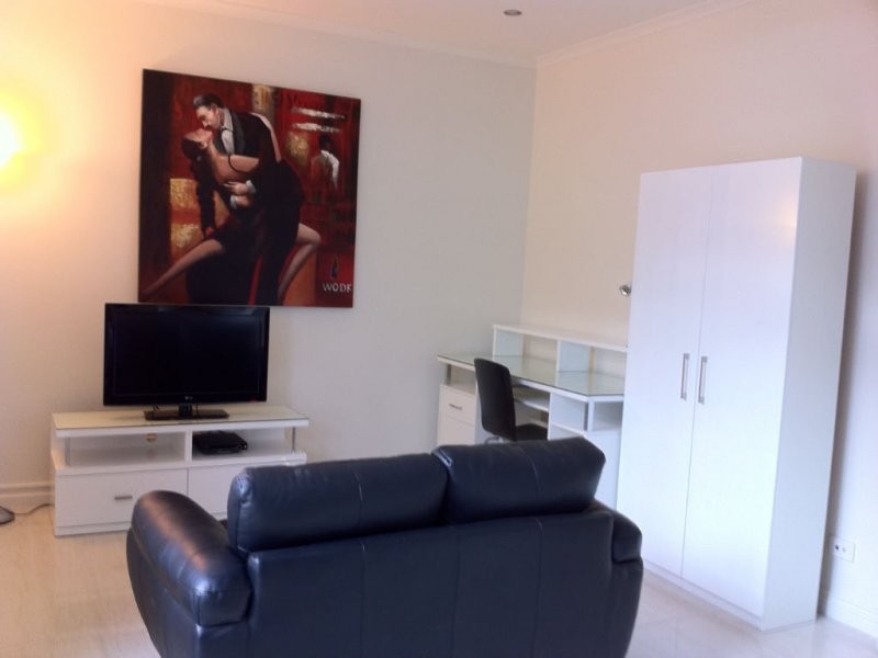 12 Kings Road, Taringa QLD 4068