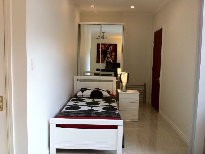 12 Kings Road, Taringa QLD 4068