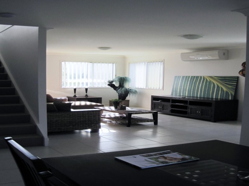 2 Toohey Street, Pacific Pines QLD 4211