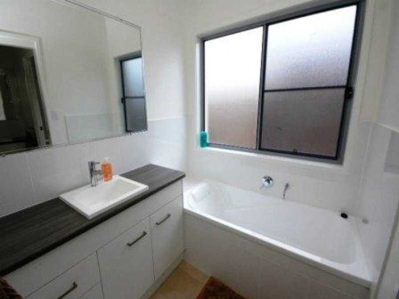 5 Yongala, Eli Waters QLD 4655