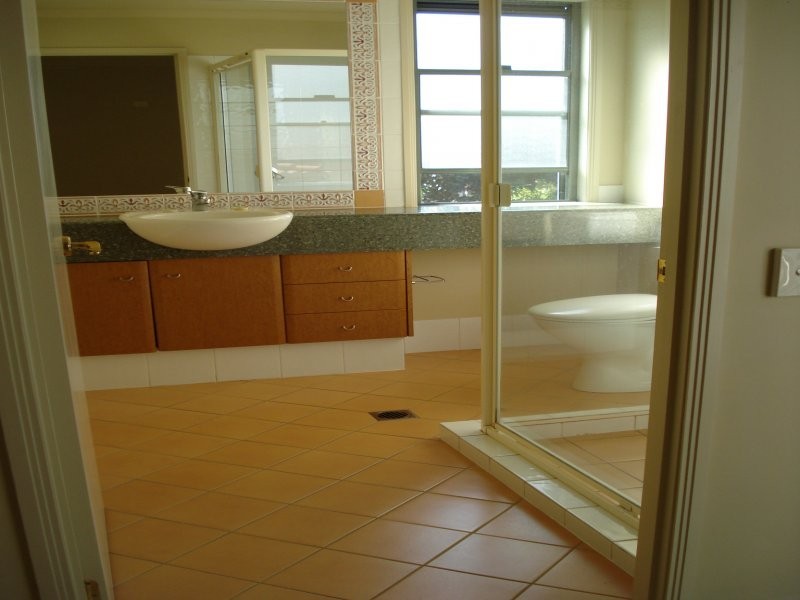 20 Fairway Drive, Clear Island Waters QLD 4226