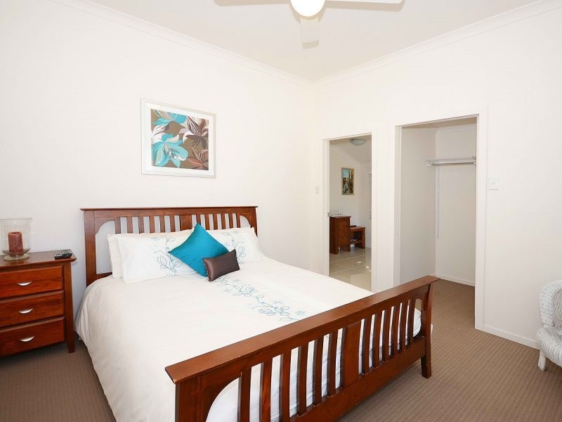 24 View st, Torquay QLD 4655