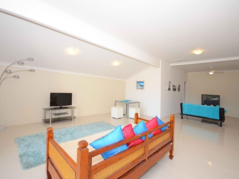 24 View st, Torquay QLD 4655