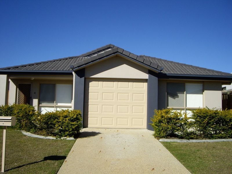 4 Johnston Street, Carina QLD 4152