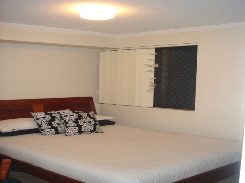 111 Markeri Street, Mermaid Waters QLD 4218