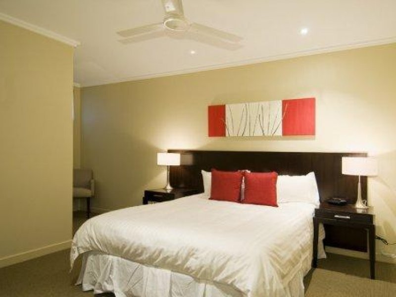 569 The Esplanade, Urangan QLD 4655
