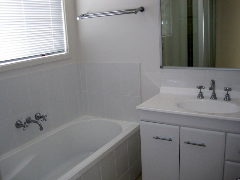 2 Toohey Street, Pacific Pines QLD 4211