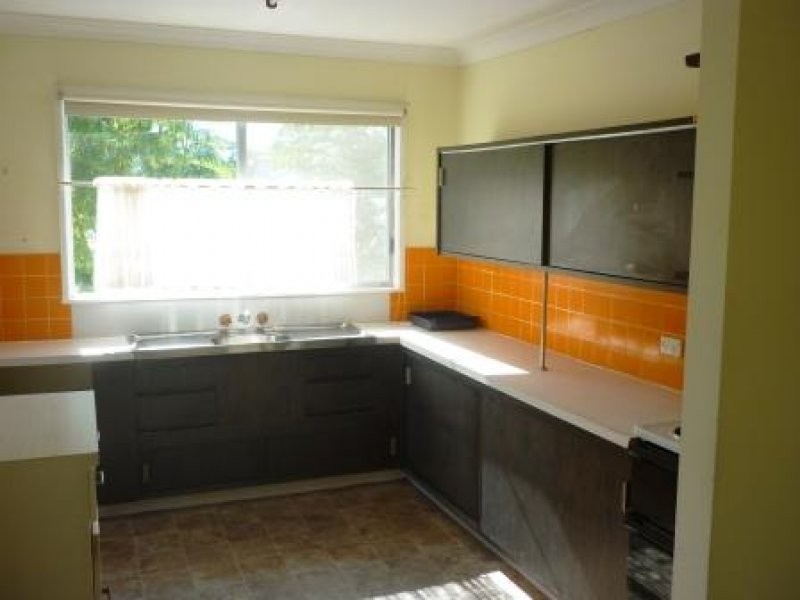 9 Arthur Street, Urangan QLD 4655