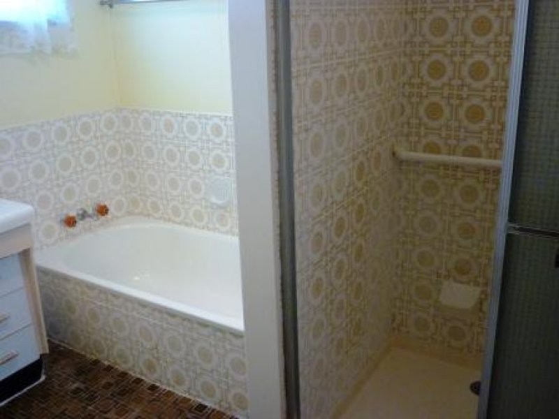 9 Arthur Street, Urangan QLD 4655