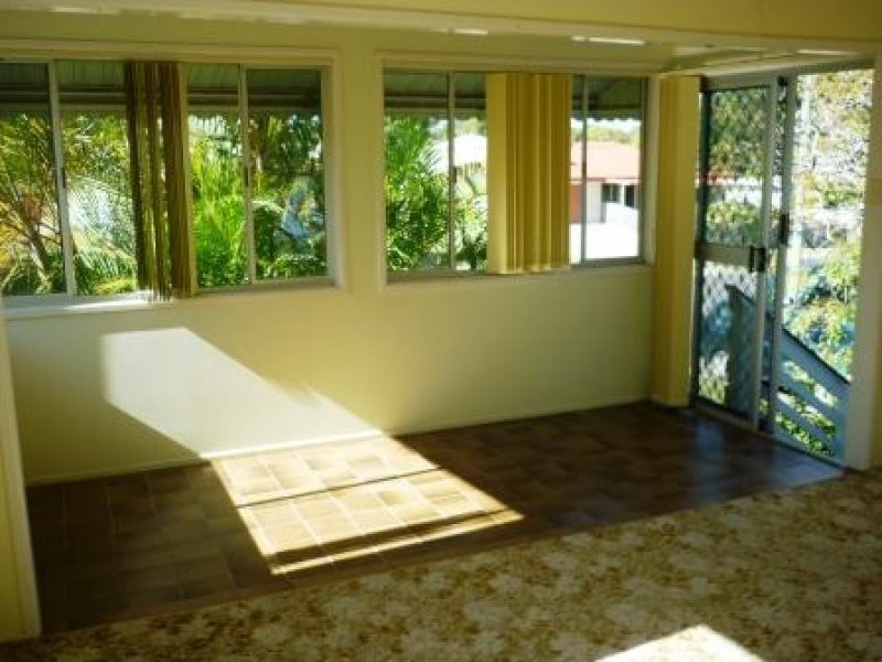 9 Arthur Street, Urangan QLD 4655