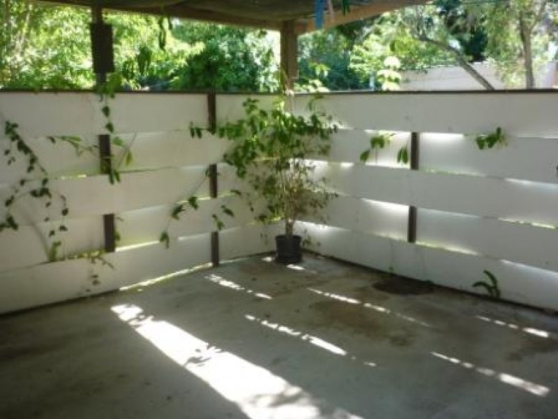 9 Arthur Street, Urangan QLD 4655