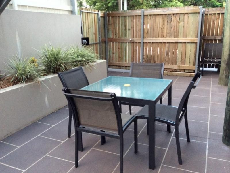 12 Kings Road, Taringa QLD 4068
