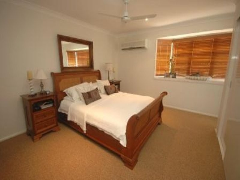 141 Cypress Street, Urangan QLD 4655