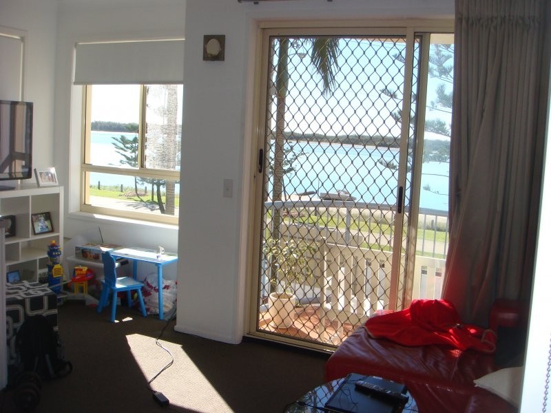 416 Marine Parade, Biggera Waters QLD 4216