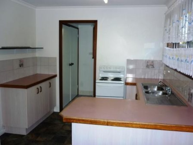 8 Diana, Urangan QLD 4655
