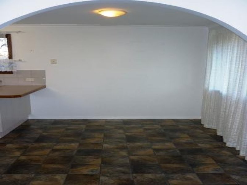 8 Diana, Urangan QLD 4655