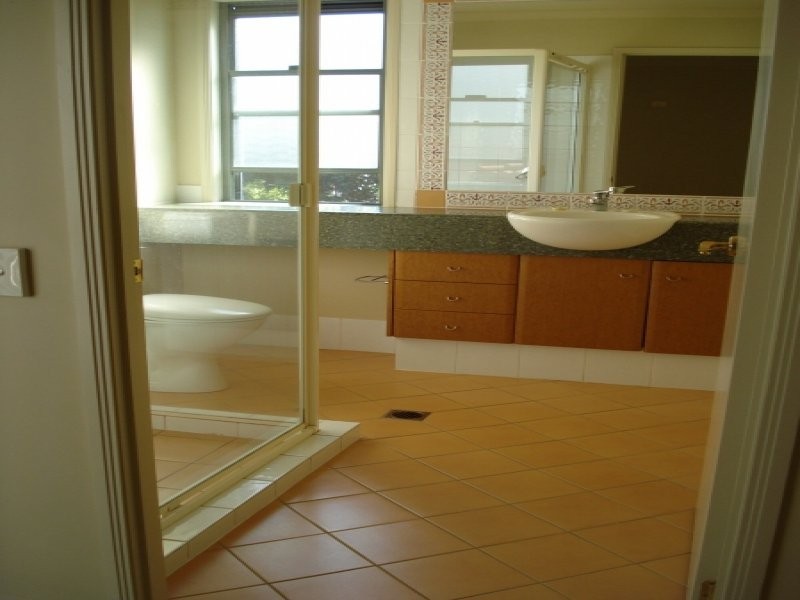 20 Fairway Drive, Clear Island Waters QLD 4226