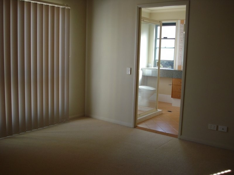 20 Fairway Drive, Clear Island Waters QLD 4226