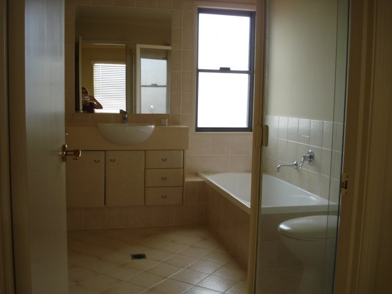 20 Fairway Drive, Clear Island Waters QLD 4226