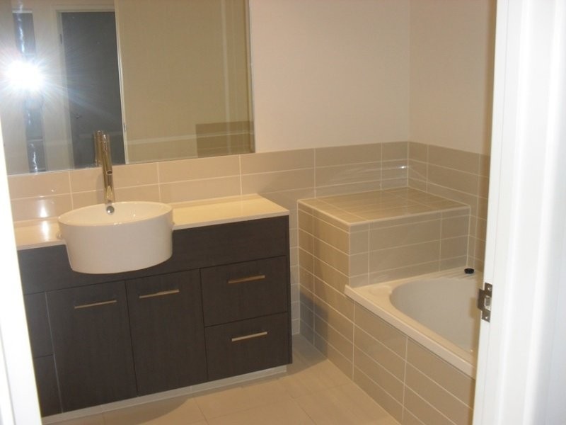 1 Belongil Street, Pacific Pines QLD 4211