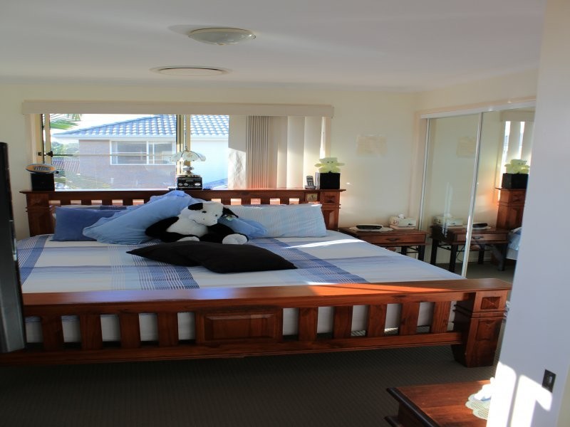 30 Meadowlands Rd, Carindale QLD 4152