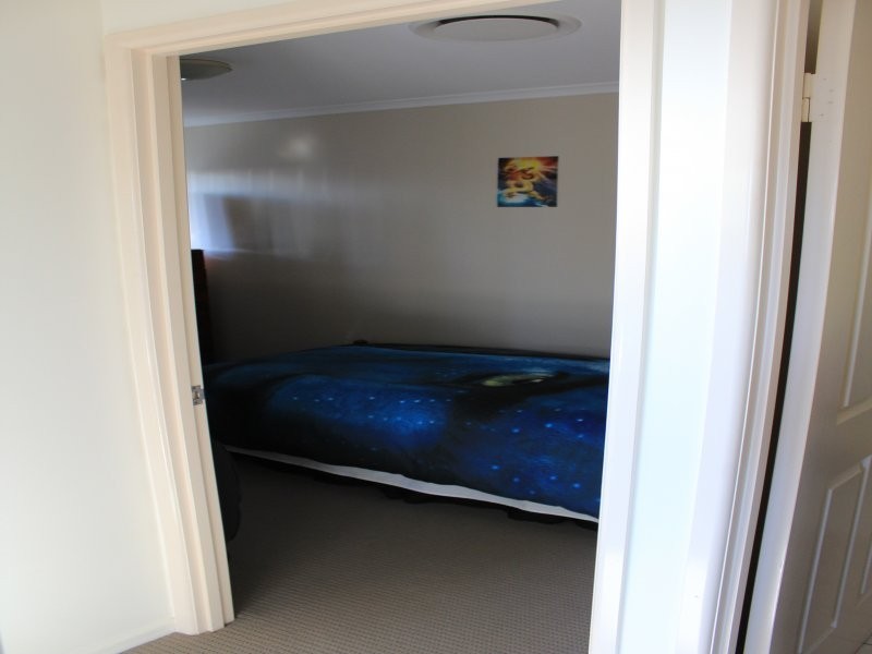 30 Meadowlands Rd, Carindale QLD 4152