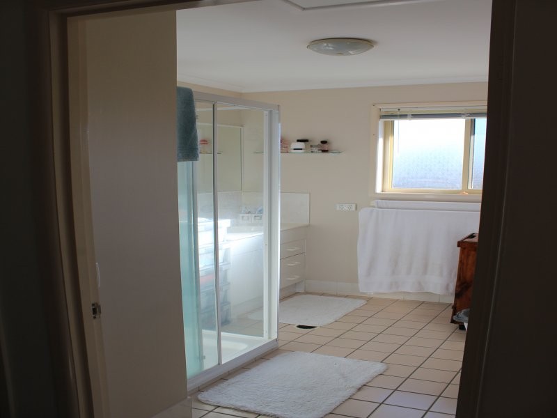 30 Meadowlands Rd, Carindale QLD 4152