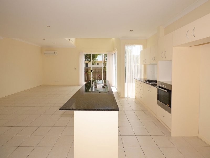 71 Elizabeth st, Urangan QLD 4655