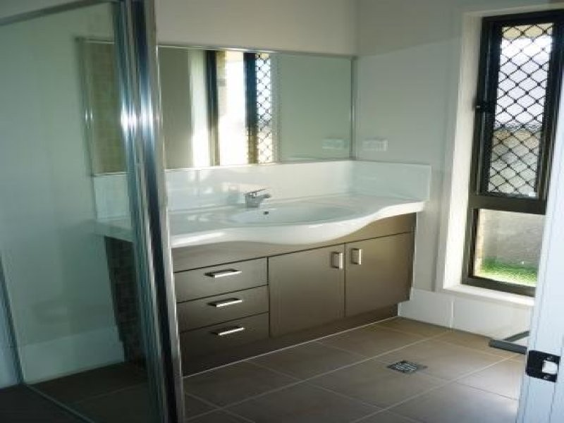13 Mia Court, Kawungan QLD 4655