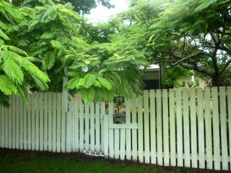 39 William, Urangan QLD 4655