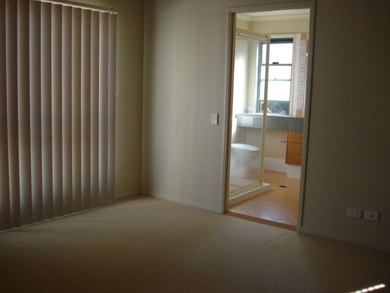 20 Fairway Drive, Clear Island Waters QLD 4226