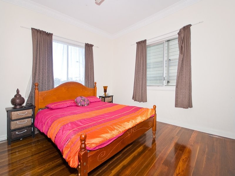 110 Creek Road, Mount Gravatt East QLD 4122