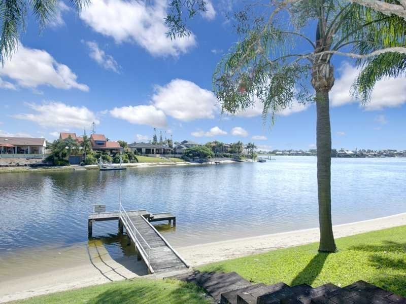 111 Markeri Street, Mermaid Waters QLD 4218