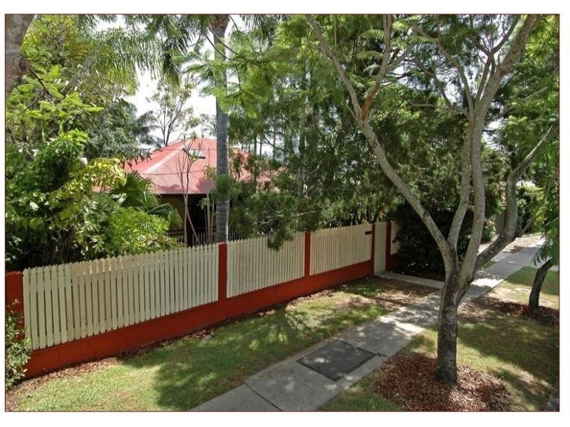 17 Rainbow Street, Sandgate QLD 4017