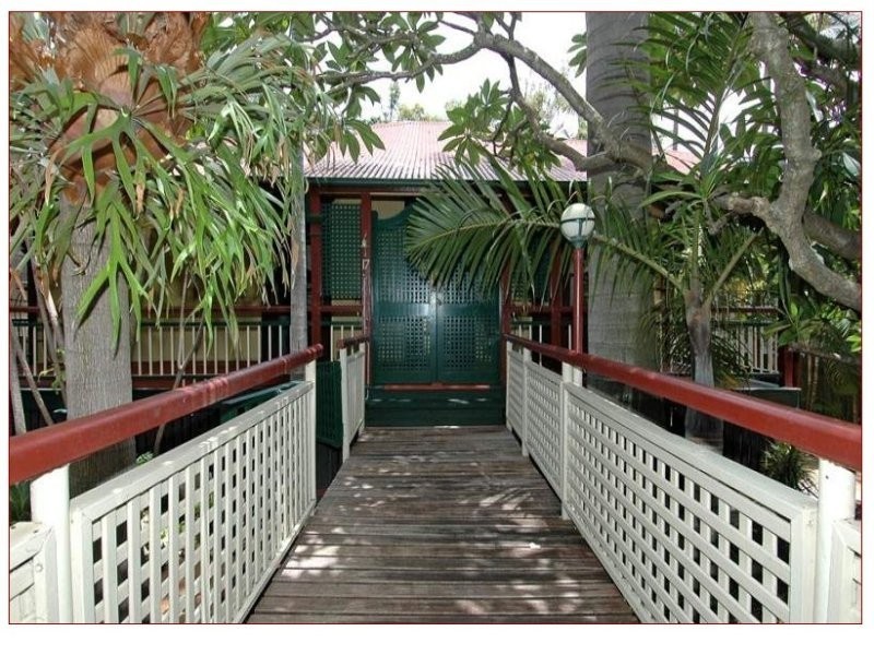 17 Rainbow Street, Sandgate QLD 4017