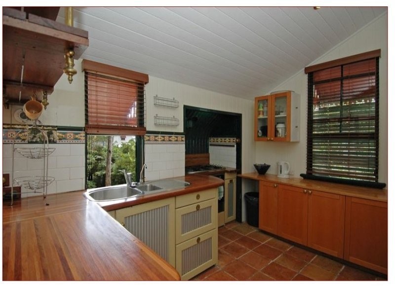 17 Rainbow Street, Sandgate QLD 4017