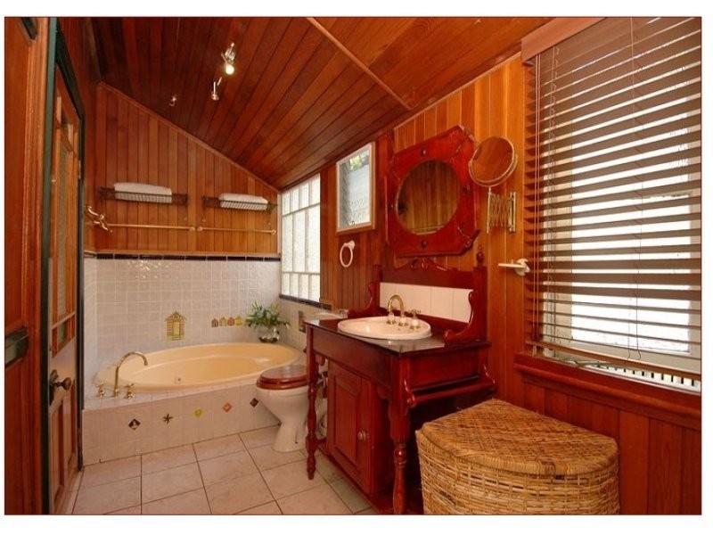 17 Rainbow Street, Sandgate QLD 4017