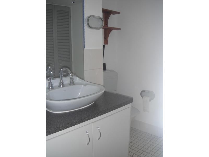 11 FAIRWAY DRIVE, Clear Island Waters QLD 4226