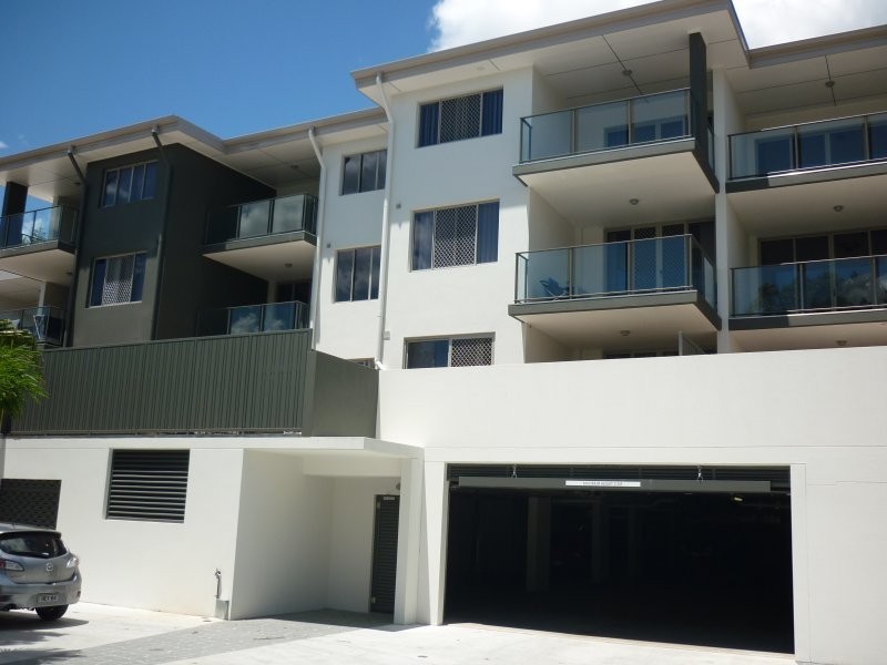 11 Riding Road, Hawthorne QLD 4171