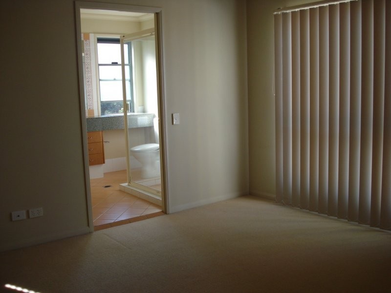 20 Fairway Drive, Clear Island Waters QLD 4226