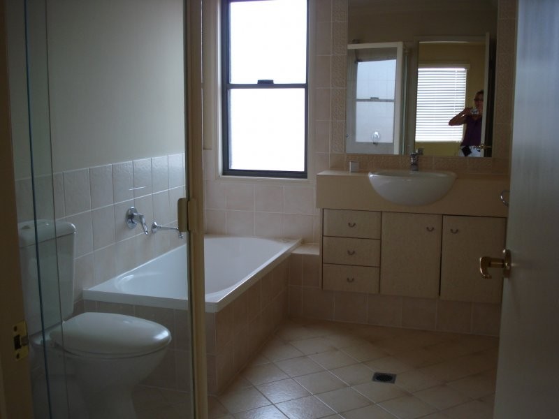 20 Fairway Drive, Clear Island Waters QLD 4226