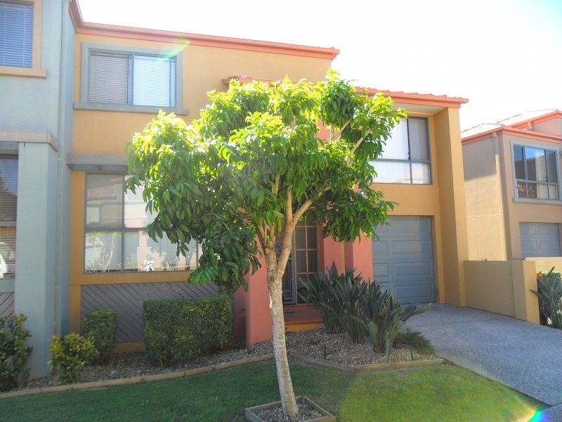 20 Fairway Drive, Clear Island Waters QLD 4226