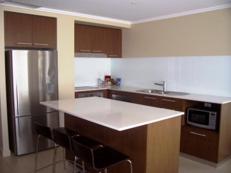 569 The Esplanade, Urangan QLD 4655
