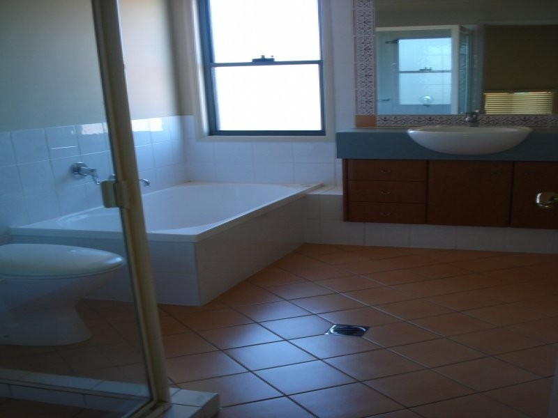 20 Fairway Drive, Clear Island Waters QLD 4226