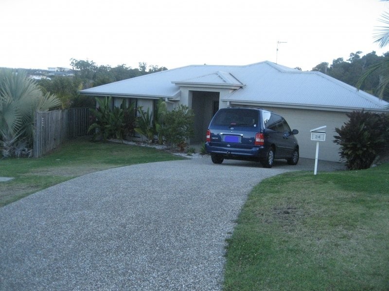 24 Whitely Cct, Maudsland QLD 4210