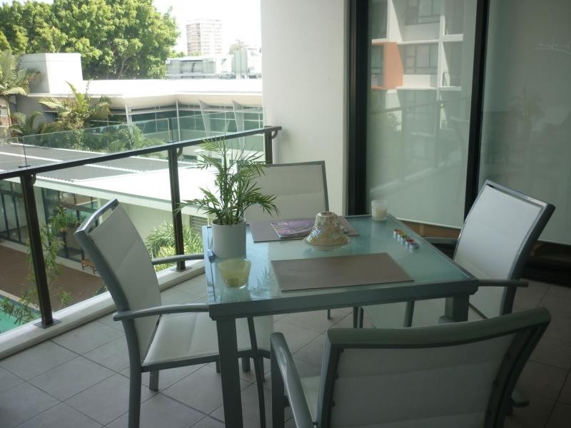 10 Pidgeon Close, West End QLD 4101