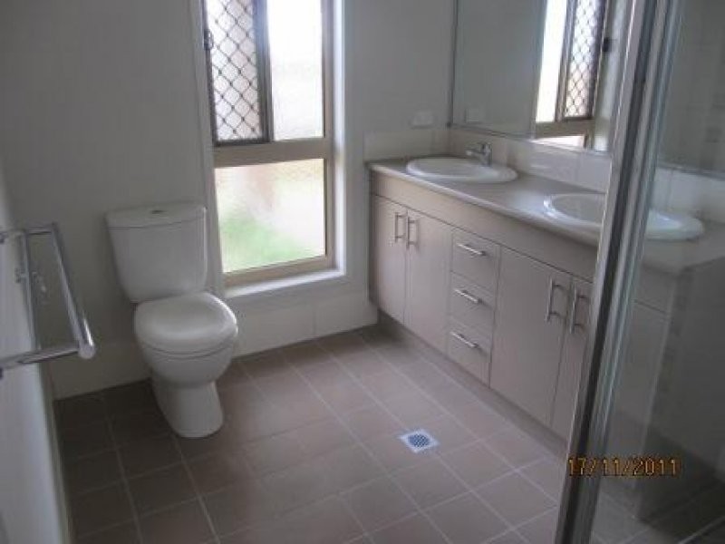 16 MIA CRT, Kawungan QLD 4655