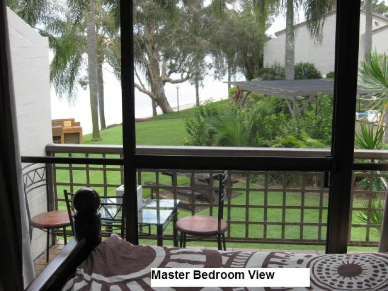 111 Markeri Street, Mermaid Waters QLD 4218