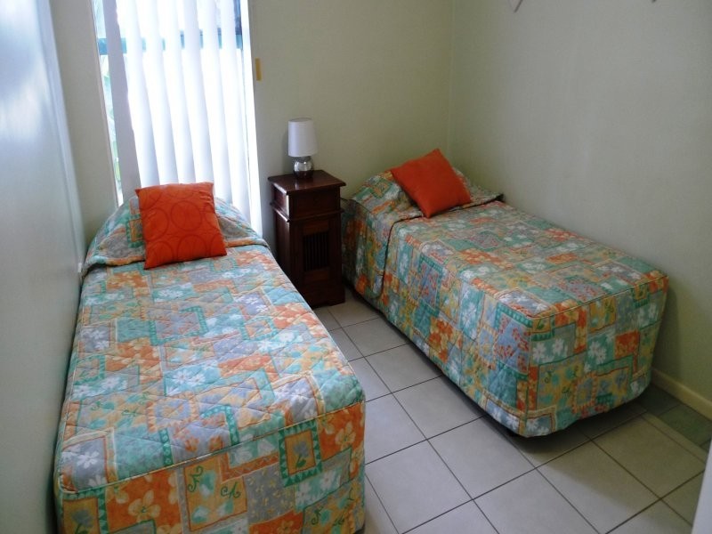 9 ROBERT STREER, Labrador QLD 4215