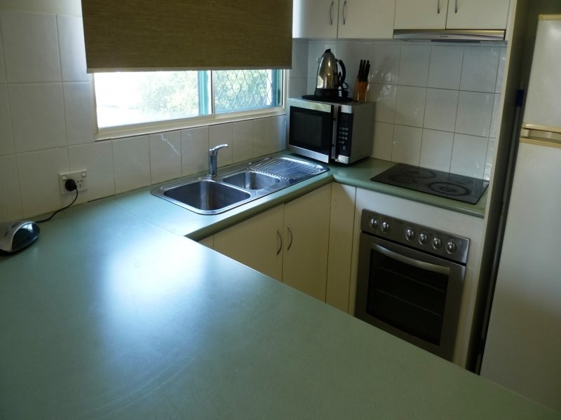 9 ROBERT STREER, Labrador QLD 4215